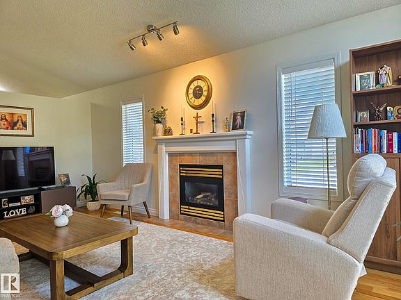 5th image of 22 Dunfield Cres