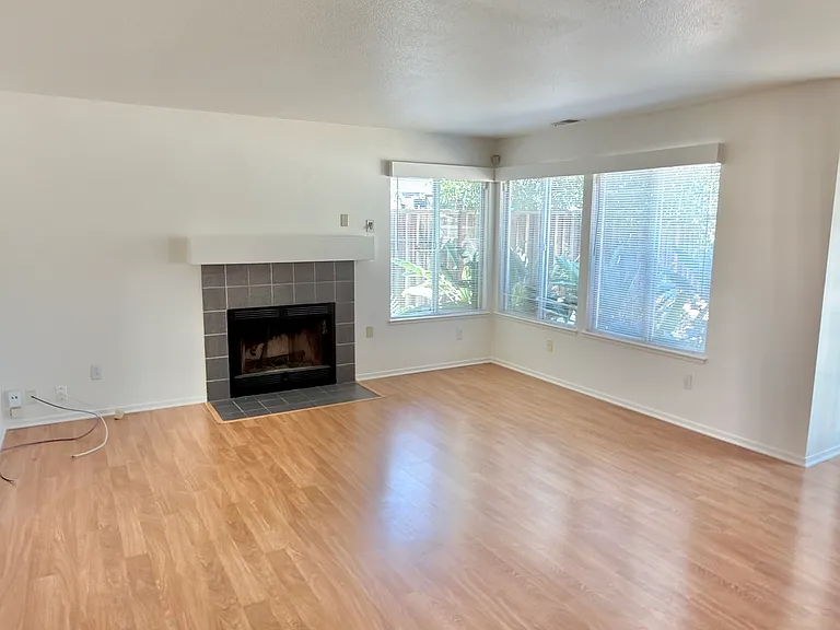 1617 Mount Silliman Way — Photo 3