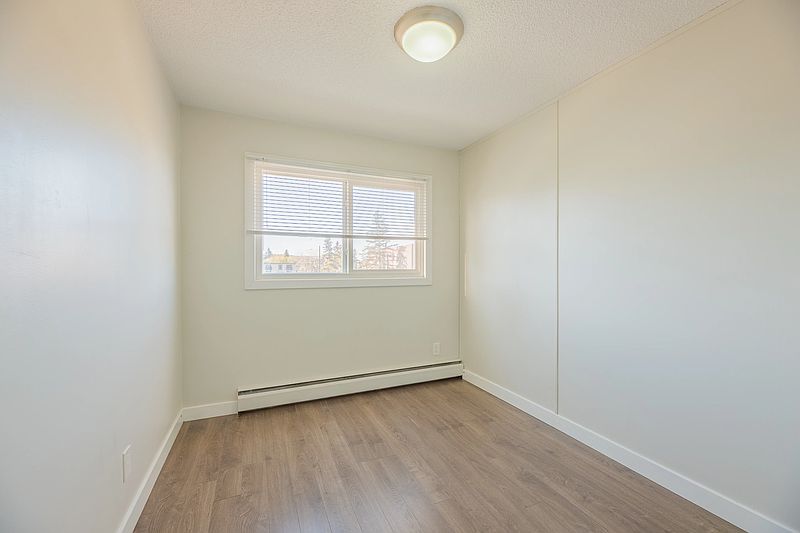 Edmonton Apartment for rent - 2 Bedrooms — photo 14