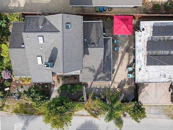 3rd image of 1021 Webster St