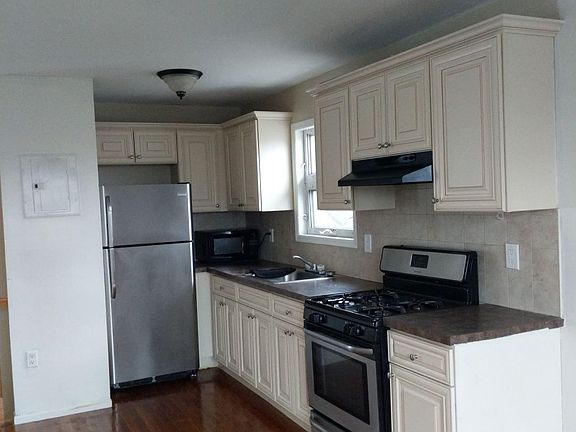 2nd image of 114 Robinson Ave