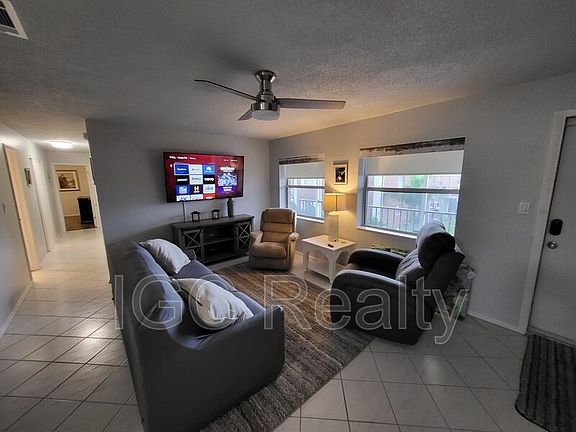 3rd image of 190 E Olmstead Dr Unit G5