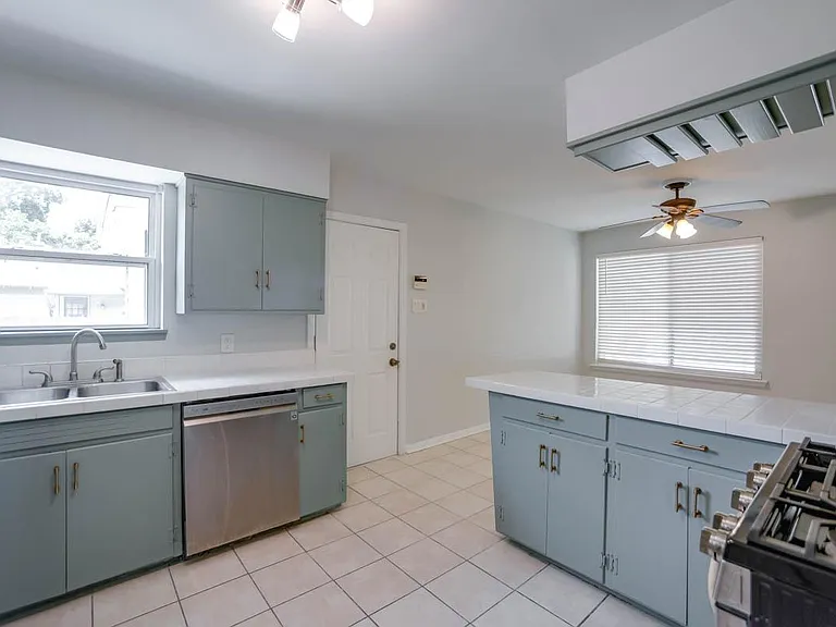 2140 Springhill St — Photo 16