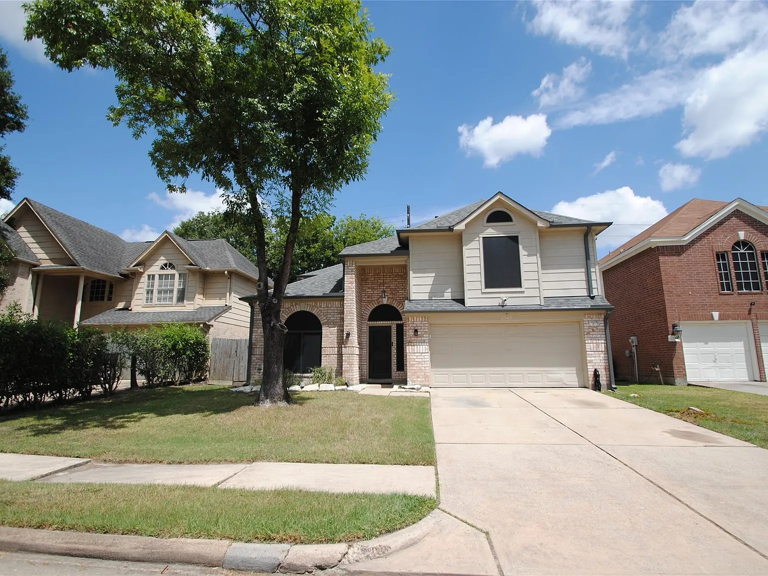 4 bed, 5.0 bath, 2094 sqft, $2,350 — Photo 1