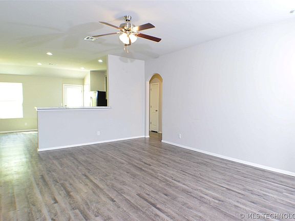 5th image of 1907 Lakehurst Ln