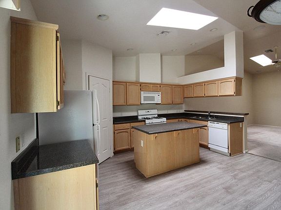 4th image of 10683 E 34th Pl