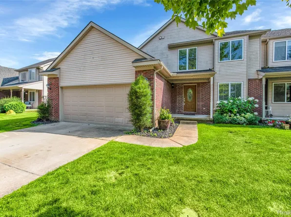 3477 Silver Stone Dr, Milford, MI 48380