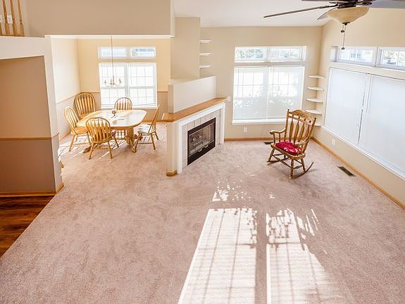 3rd image of 260 Kathryn Ln