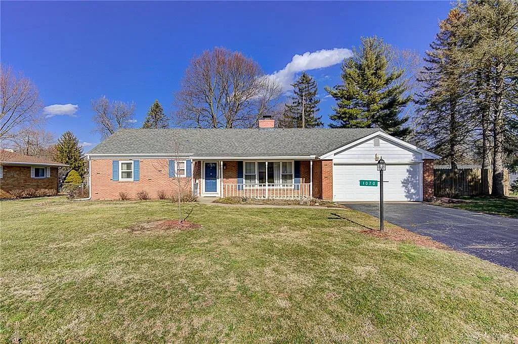 1070 Trianon Dr photo 1