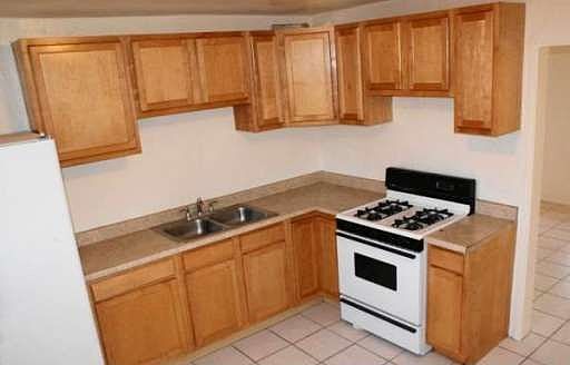5th image of 833 W Calle Evelina