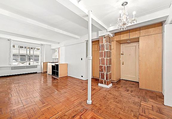 3rd image of 140 E 40th St APT 2D