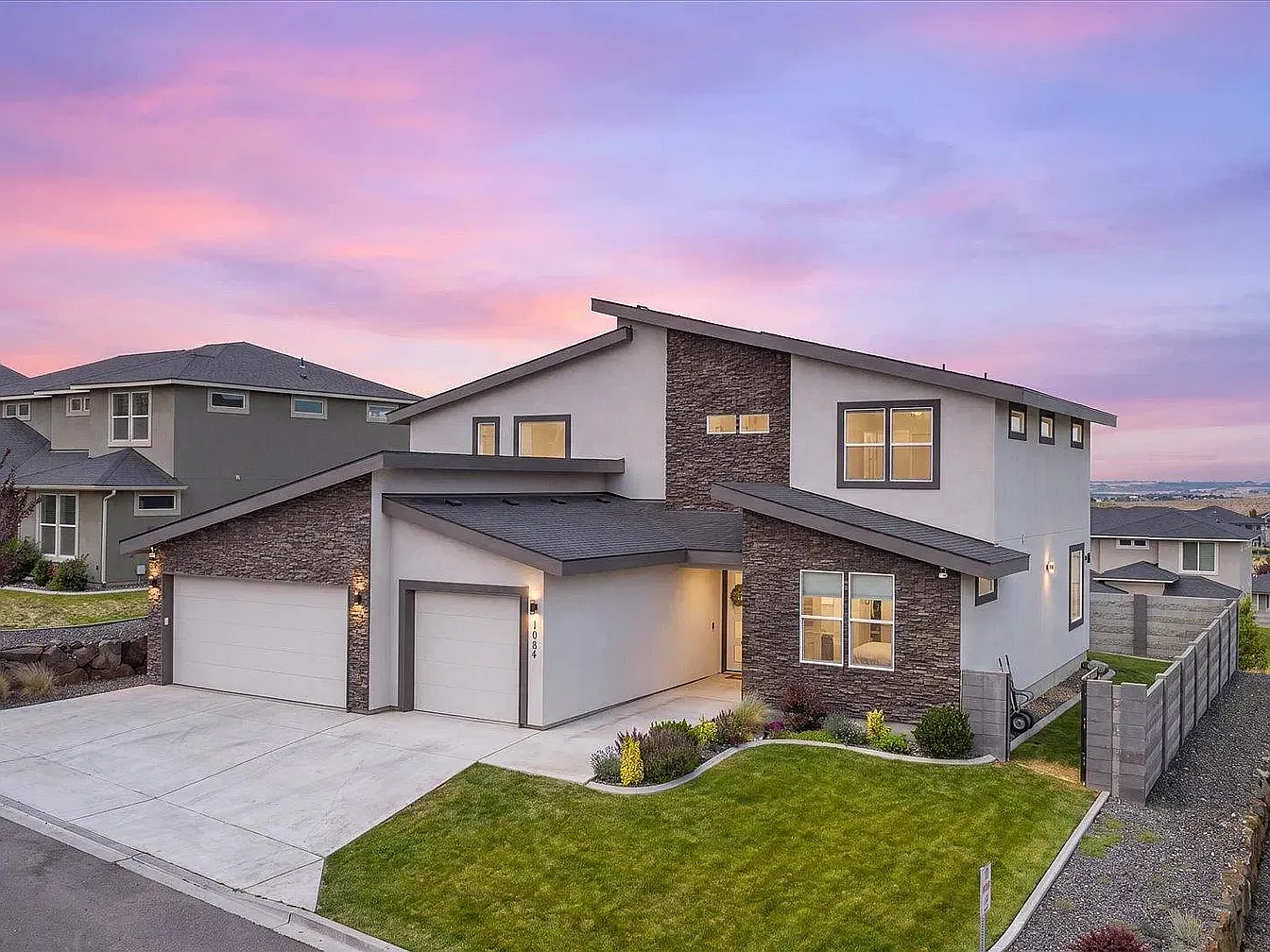 5 bed, 2974 sqft, $4,395 — Photo 1