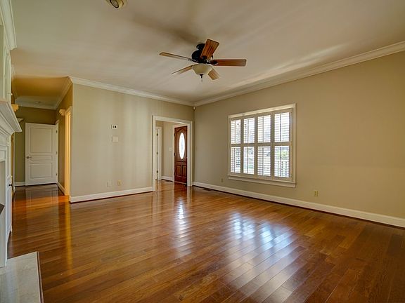 4th image of 216 Coburn Dr