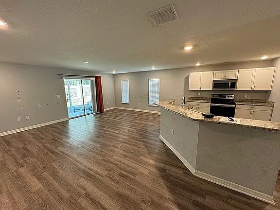 3rd image of 3082 Fieldwood Cir