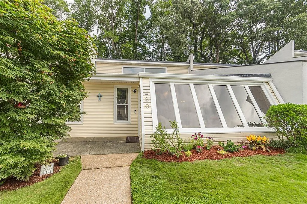 230 Goshen Ln photo 1