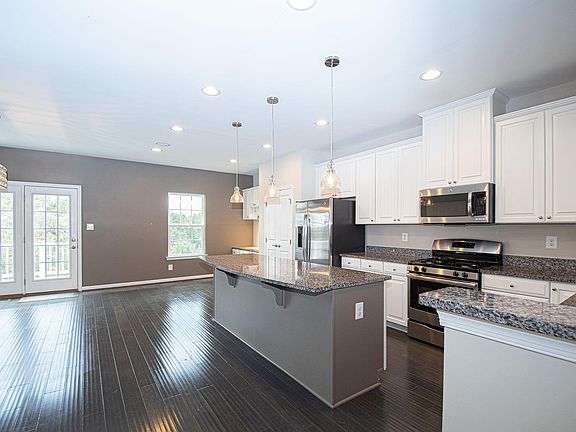 3rd image of 107 Hornbeam Dr