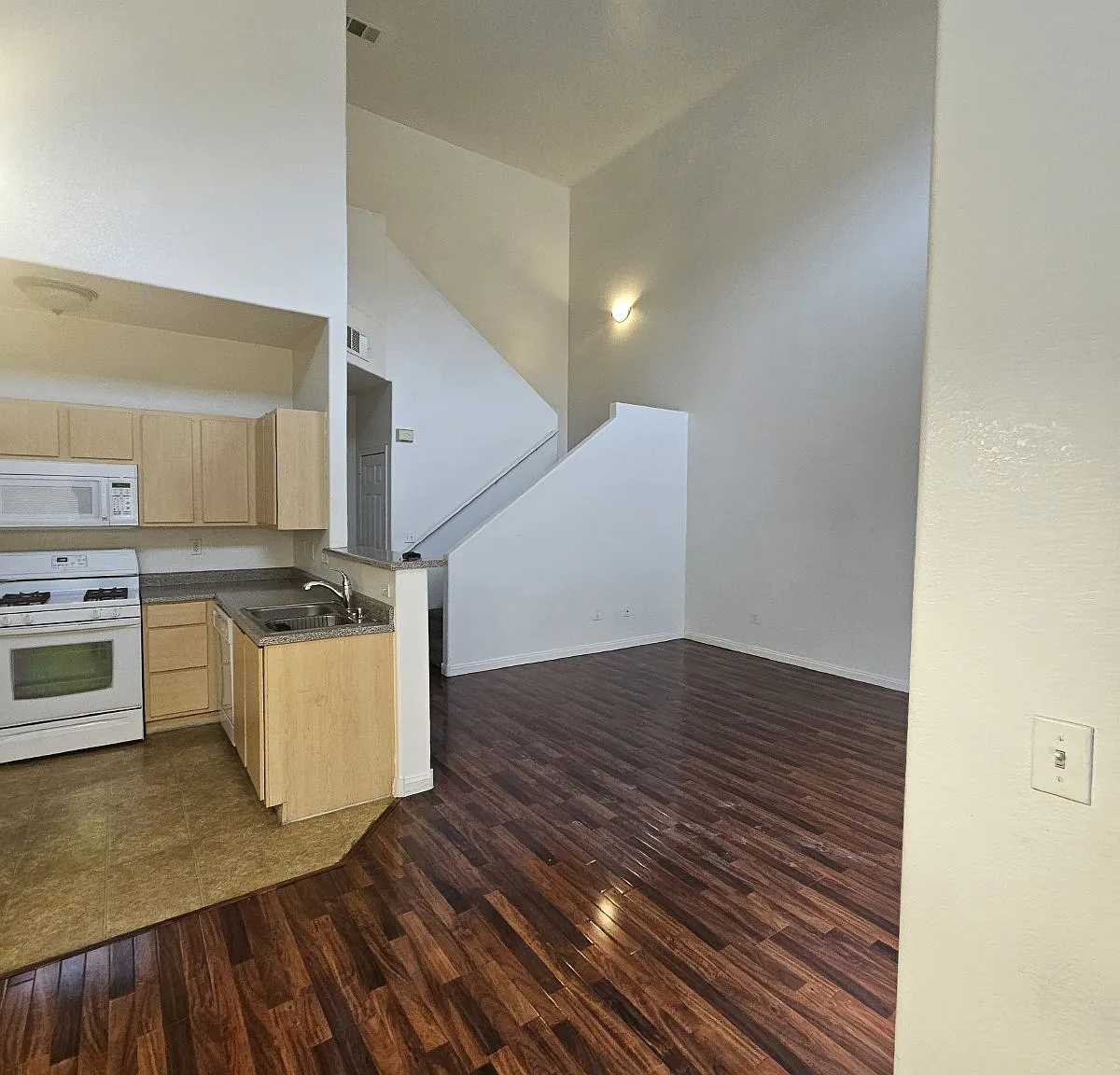 2 bed, 2.5 bath, 1100 sqft, $1,550 — Photo 4