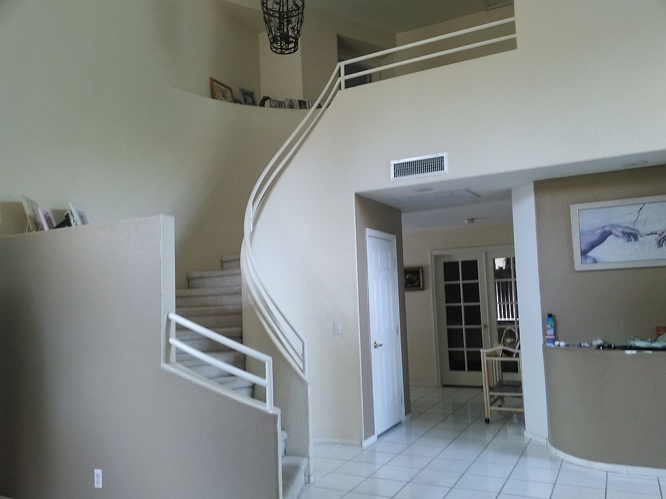 2nd image of 1760 Nuevo Rd