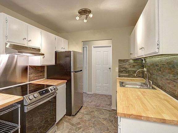4th image of 19409 56th Ave W APT 207