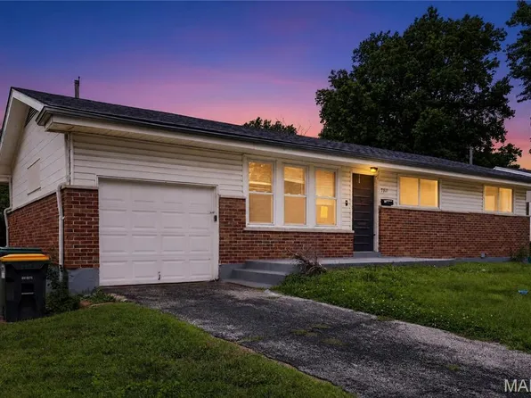 9811 Portage Dr, Saint Louis, MO 63136