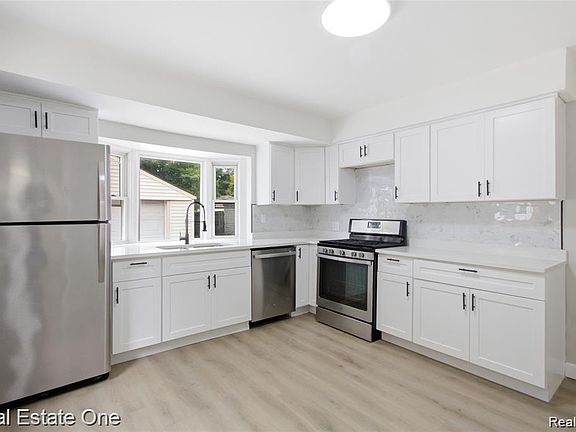 4th image of 6953 N Vernon St