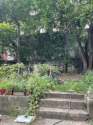 5th image of 481 Montgomery St APT 2