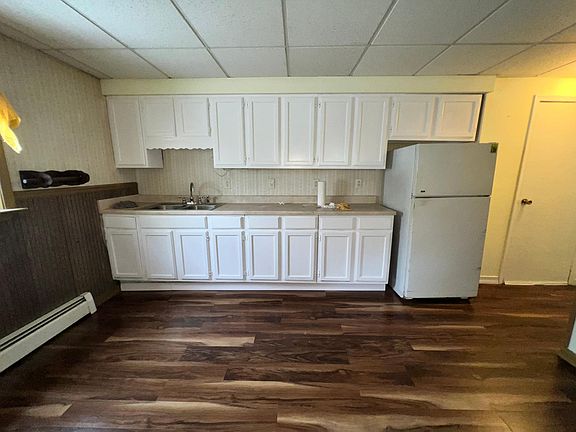 3rd image of 211 N 3rd St