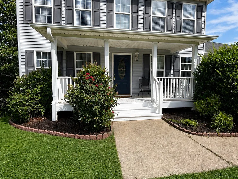 113 Lakeside Dr — Photo 2