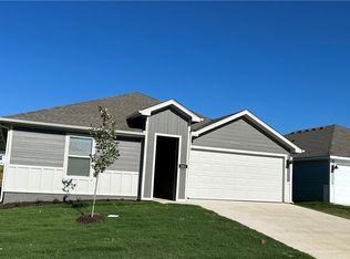 303 NW Pinwheel St, Gentry, AR 72734