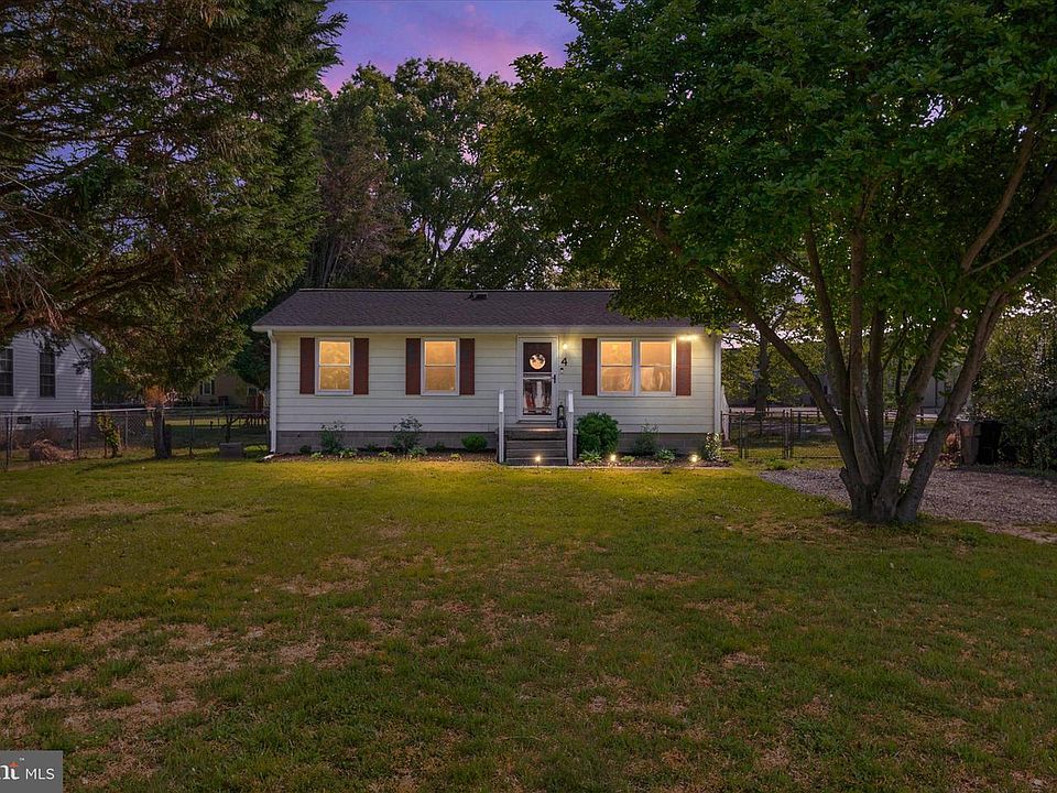 1st image of 4 N Maple Ave