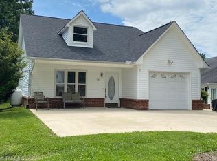 110 Mulberry Dr #4, Mount Airy, NC 27030