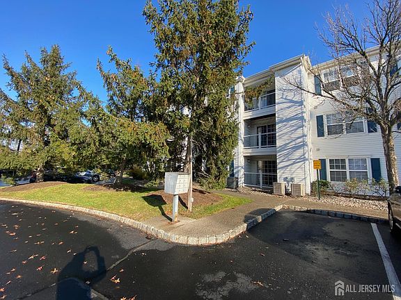 2nd image of 513 Waterford Dr