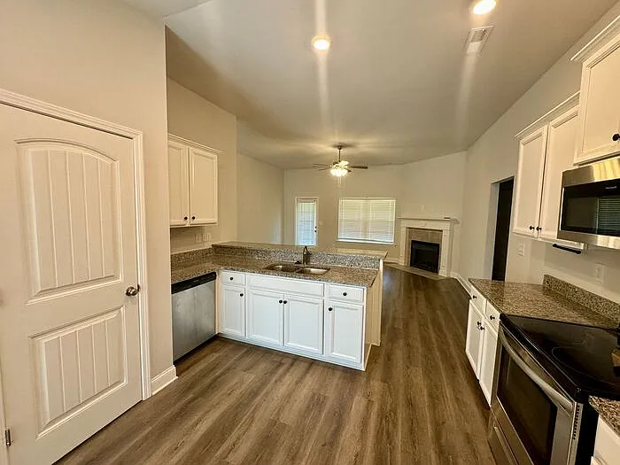 272 Abercorn Dr — Photo 9