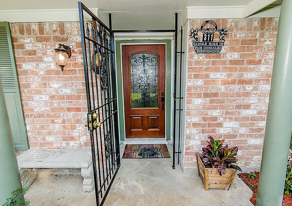 1st image of 311 Saddle Horn Dr
