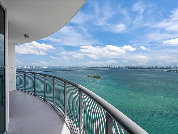 3rd image of 1750 N Bayshore Dr APT 3802