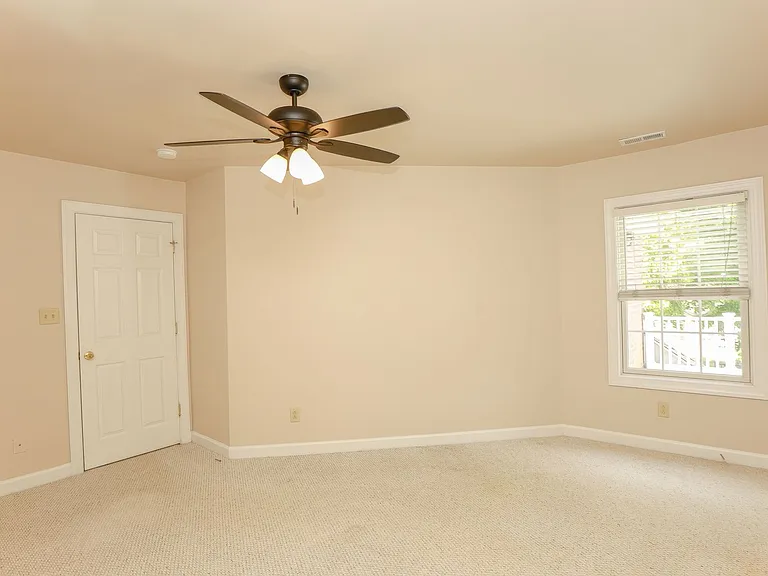 179 Herman Melville Ave — Photo 40