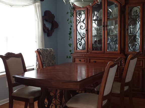 5th image of 217 Manoah Ln