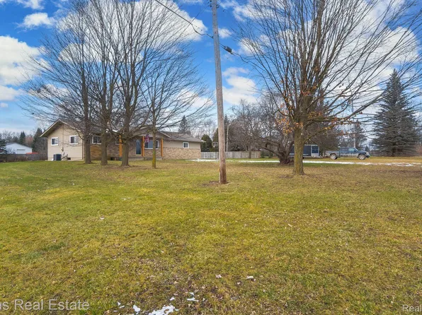 5490 Washburn Rd, Goodrich, MI 48438