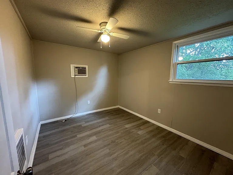 1202 Church St NW — Photo 5
