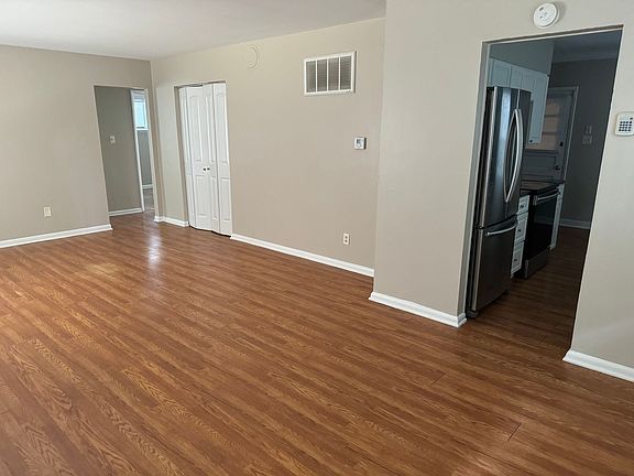 4th image of 2975 Brownlee Ave
