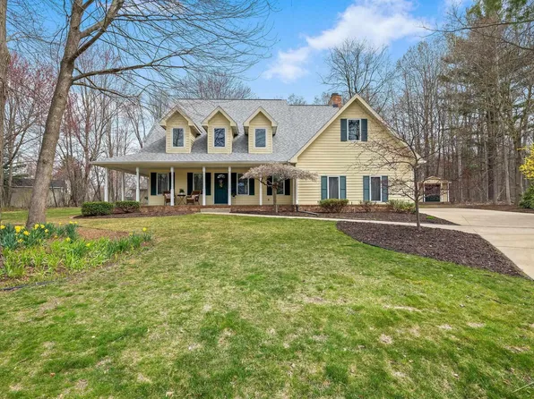 817 Honeysuckle Cir, Midland, MI 48642