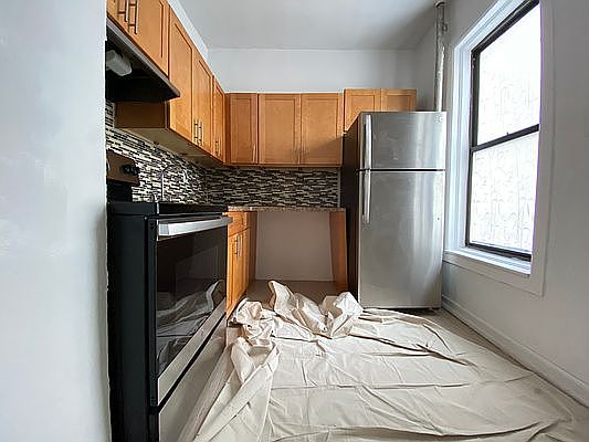 1st image of 39 E 17th St APT 4C