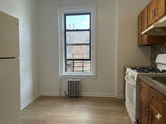 4th image of 3762 80th St APT 2R