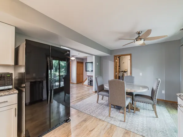 1034 Parkway Dr, Waterford, MI 48328