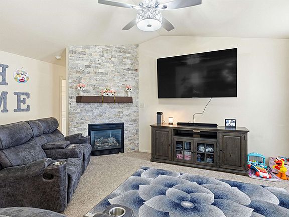 4th image of 2980 1/2 Redbud Ct