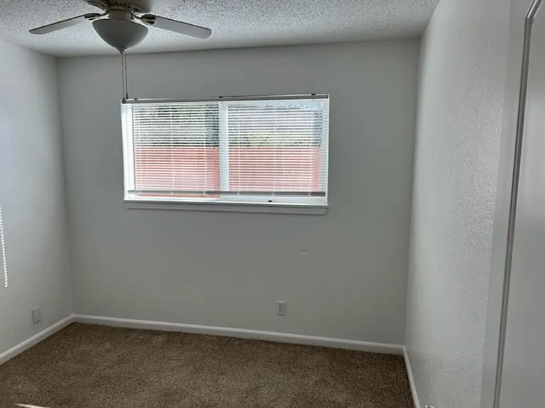 10960 Hirschfeld Way — Photo 3