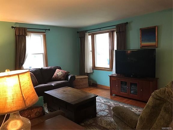 3rd image of 105 Southwood Dr
