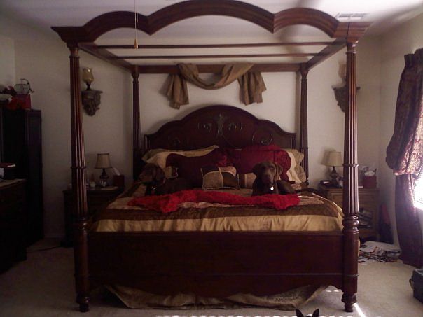 Master California king sized bed w 