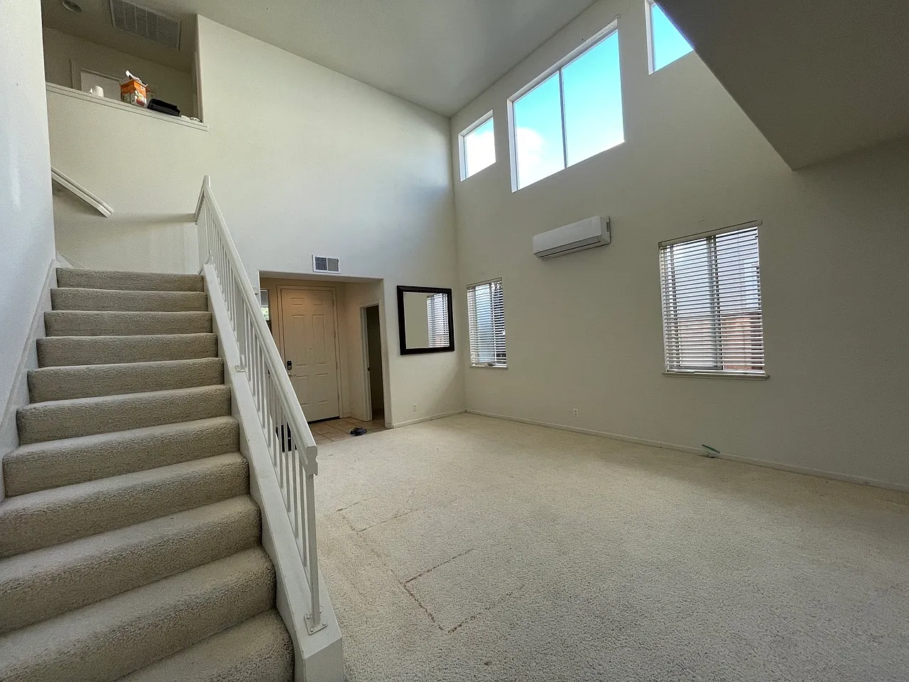 4 bed, 2.5 bath, 2134 sqft, $4,600 — Photo 2