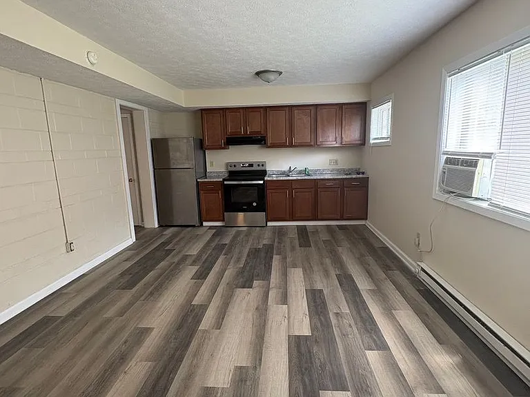Maple Court — Photo 17
